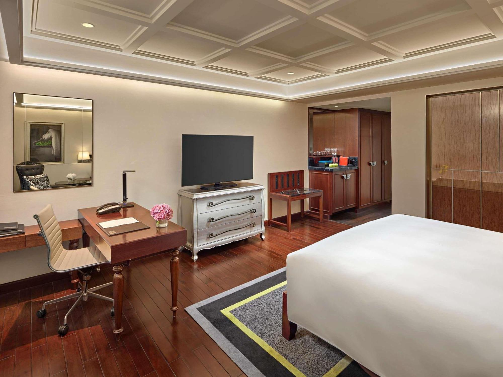 Deluxe King Room Complimentary daily chocolate hour 5-6pm,1742570566:JPEG